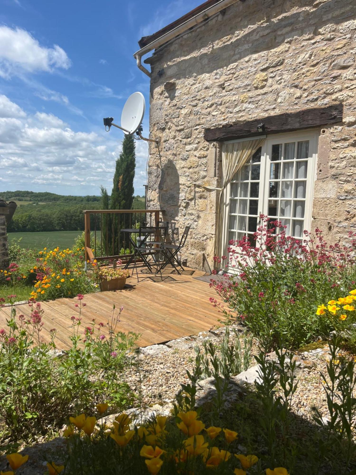 Les Gites Perard Caylus ภายนอก รูปภาพ