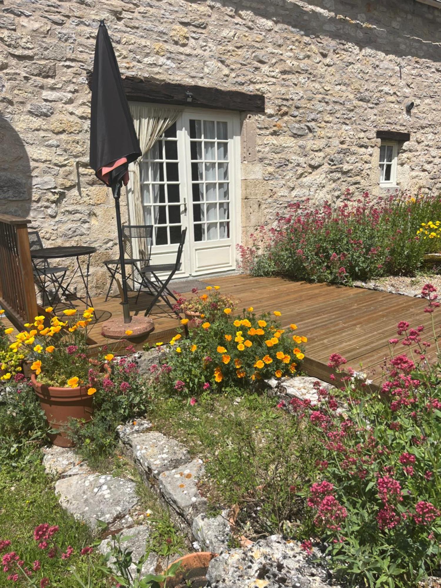 Les Gites Perard Caylus ภายนอก รูปภาพ