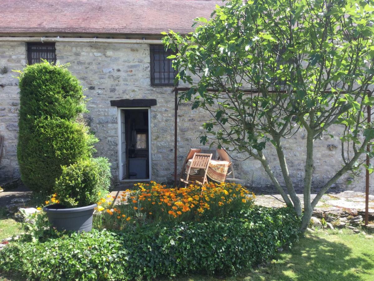 Les Gites Perard Caylus ภายนอก รูปภาพ